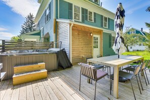 7-person hot tub and outdoor dining