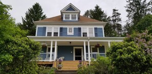 Summertime exterior!