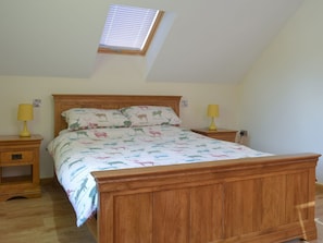 Relaxing double bedroom | Stepen Cottage - Stepen Cottages, Chard