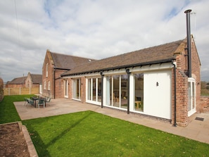 Characterful holiday home with enclosed garden | The Cartshed, Slindon, near Eccleshall