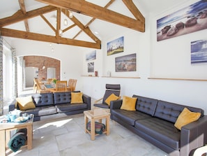 Light and airy open-plan design | The Cartshed, Slindon, near Eccleshall