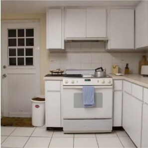 Kitchen
2-Burner electric range with oven
Cookware, Dinnerware, and Flatware