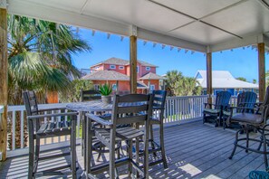 Upstairs deck/balcony with lots of comfortable seating.