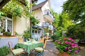 Hotel-Bio Gasthaus Am Felsenkeller, (Staufen), LHS 06749