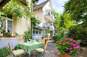 Hotel-Bio Gasthaus Am Felsenkeller, (Staufen), LHS 06749