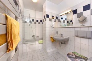 Einzelzimmer mit WC und Dusche