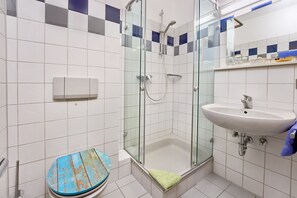 Einzelzimmer mit WC und Dusche
