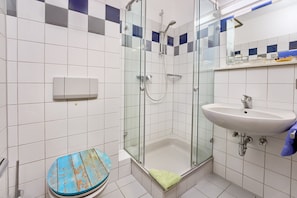 Einzelzimmer mit WC und Dusche