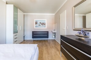Kleiderschrank