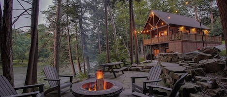 This beautiful cabin nestled on the river has everything! From kayaks, to bikes, to a grill, to the best fishing spots... you can find it here!