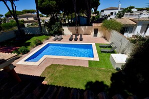 Garden and swimming pool