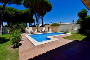 Garden and swimming pool