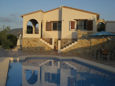 Tranquil Villa con piscina privada y vistas espectaculares