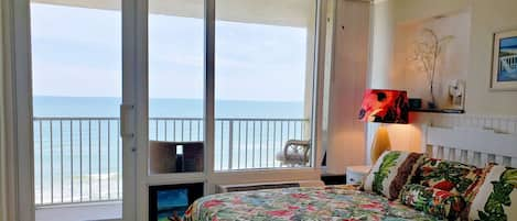 Sit up in your king size bed to marvel at the views of the ocean!