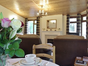 Charming living and dining room | Colman Brook Lodge, Corton, near Lowestoft