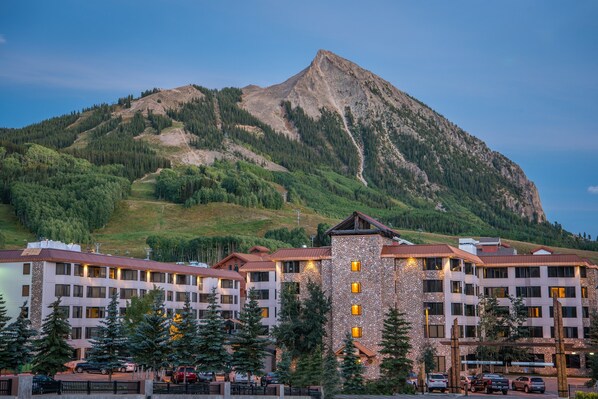 You will love to spend a relaxing vacation at this prime destination!