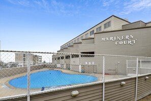 Mariners Court Pool
