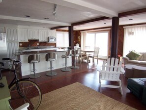 great room - kitchen area, sitting area