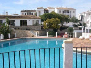 Complex with communal pool