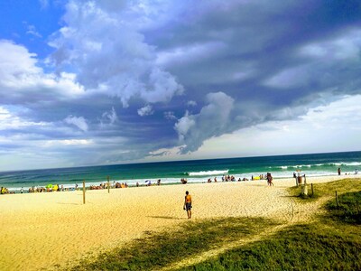 Casa em condomínio a 500 m da Praia de Itaúna