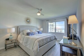 Gorgeous master King ensuite with incredible ocean views.  Wake up to amazing sunrise views!