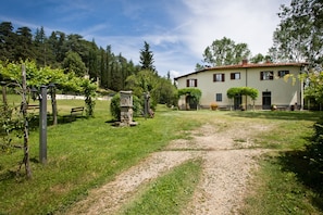 Eigentum, Zuhause, Haus, Grundeigentum, Grundstueck, Natürliche Landschaft, Estate, Gebäude, Gras, Ländliches Gebiet