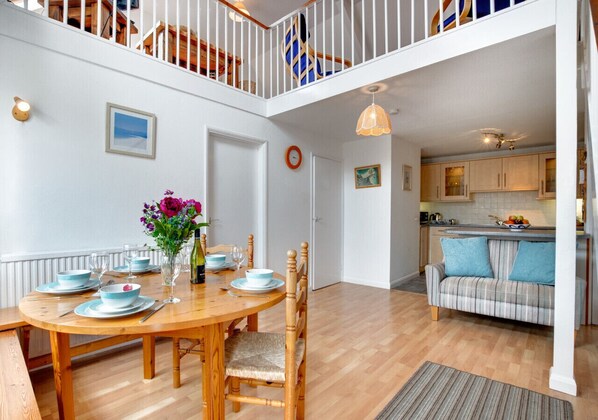 Dining / Sitting area
