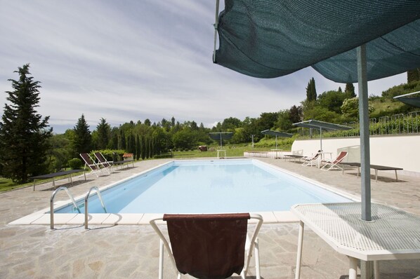 Swimming Pool, Real Estate, Shade, Rectangle, Composite Material, Tile, Sunlounger, Resort, Outdoor Furniture, Conifer