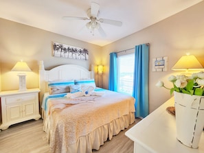 Cozy bedroom 