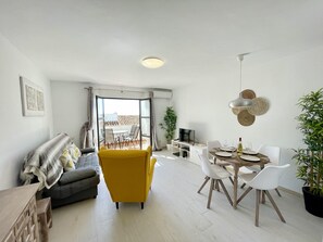 Living room. Terrace. Open plan kitchen Doña Lola