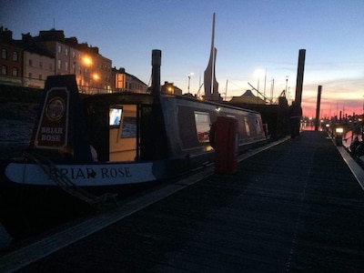 CITY CENTRE *ENTIRE NARROWBOAT *