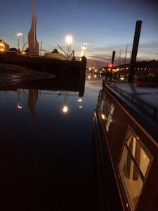 CITY CENTRE *ENTIRE NARROWBOAT *