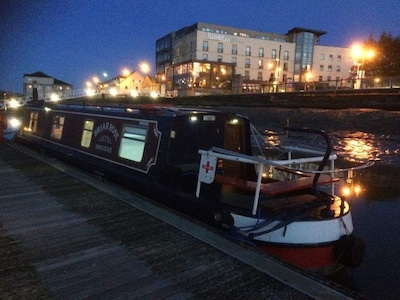 CITY CENTRE *ENTIRE NARROWBOAT *