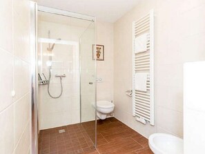 Ferienwohnung, 63qm, Extra Schlafzimmer, Küche, Balkon-Badezimmer