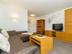 Ferienwohnung, 63qm, Extra Schlafzimmer, Küche, Balkon-Wohzimmer