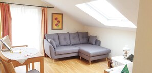Junior-Suite Nr. 2.2, 1 Wohnzimmer, 1 Schlafzimmer, Balkon