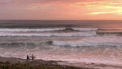 : Sandy Feet Retreat : Walk to Beach! :