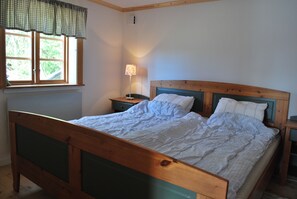 Sovrum 1 med kamin