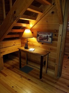 CozyCabinonBankofCartecay/River access/WiFi/Dogs OK/Self Check-In&Out/Clean