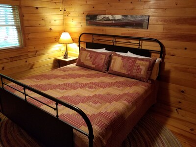 CozyCabinonBankofCartecay/River access/WiFi/Dogs OK/Self Check-In&Out/Clean