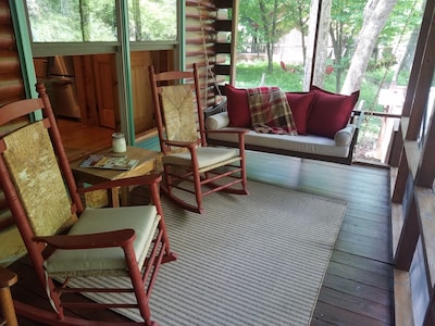 CozyCabinonBankofCartecay/River access/WiFi/Dogs OK/Self Check-In&Out/Clean