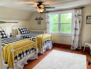 Adventure room
2 twin beds
Adjoining full bath
Central heat & air