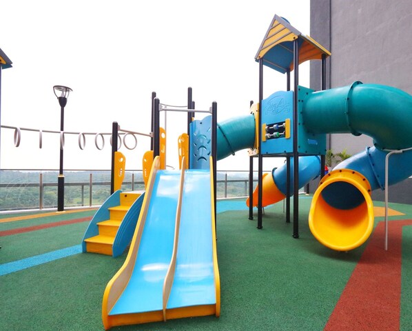 子供用の遊び場 - 屋外
