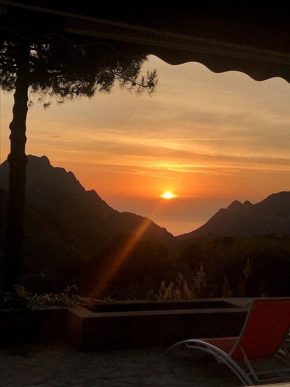 Coucher de Soleil sur le Golfe de Porto 