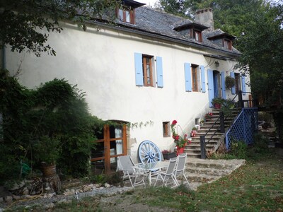 1 chambre avec salle de bain privée au rez-de-chaussée d'une longère française.