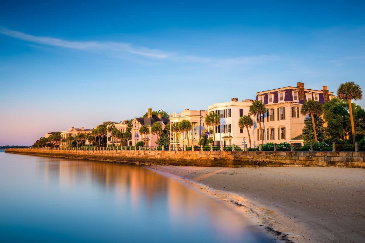 1 min to Beach. Relax & Watch the Sunrise, Beach & Crashing Waves from Our Covered Balcony!