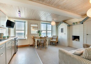 Lounge / Kitchen / Diner