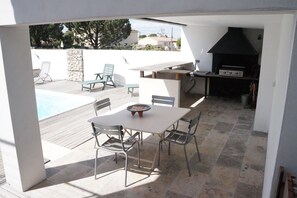 Pool house plancha / barbecue plein Sud 