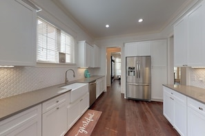 Large, Well Stocked Kitchen. Food not Included.