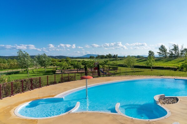 Luxurious pool and breathtaking nature!